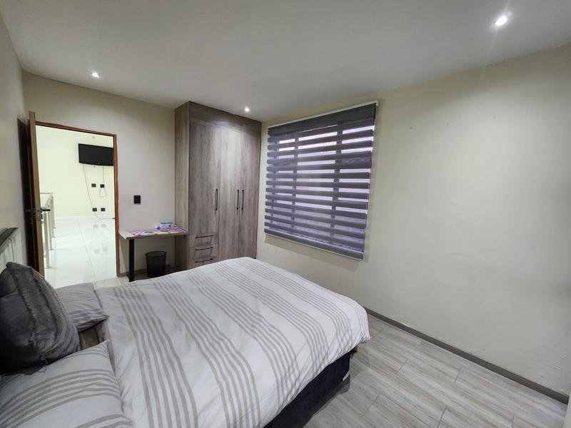 5 Bedroom Property for Sale in Glen Marais Gauteng