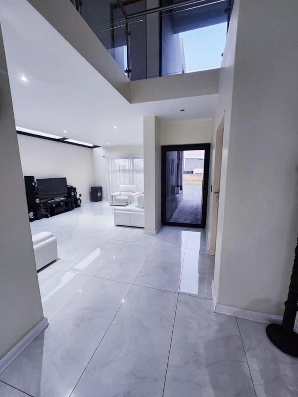 5 Bedroom Property for Sale in Glen Marais Gauteng