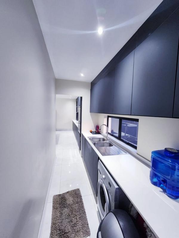 5 Bedroom Property for Sale in Glen Marais Gauteng