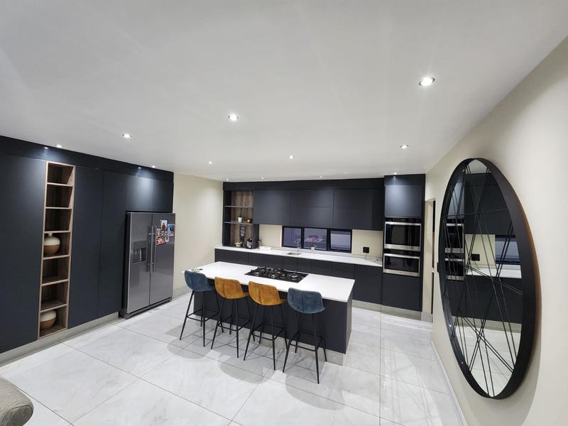 5 Bedroom Property for Sale in Glen Marais Gauteng