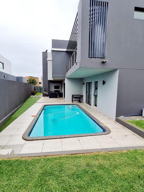 5 Bedroom Property for Sale in Glen Marais Gauteng