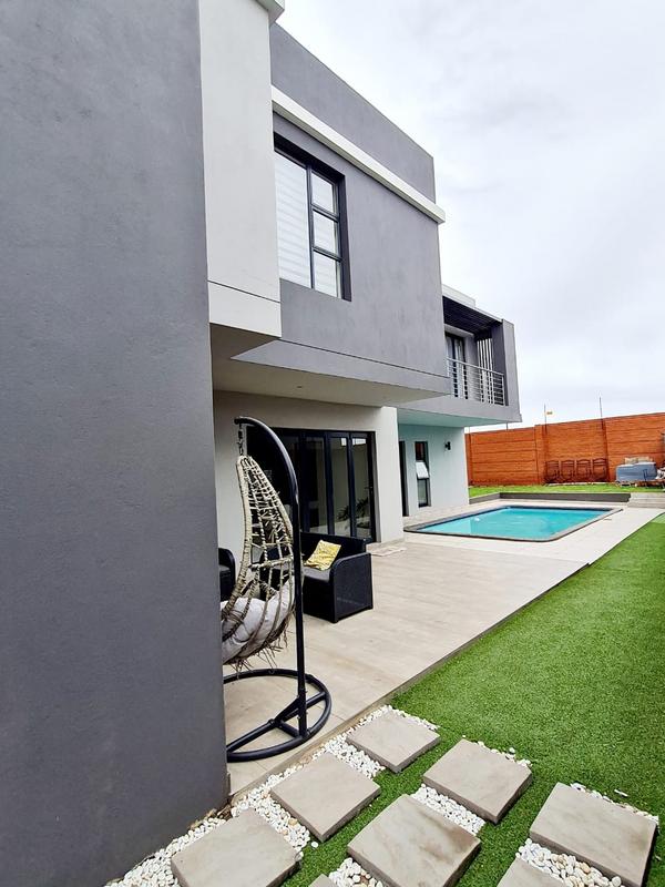 5 Bedroom Property for Sale in Glen Marais Gauteng