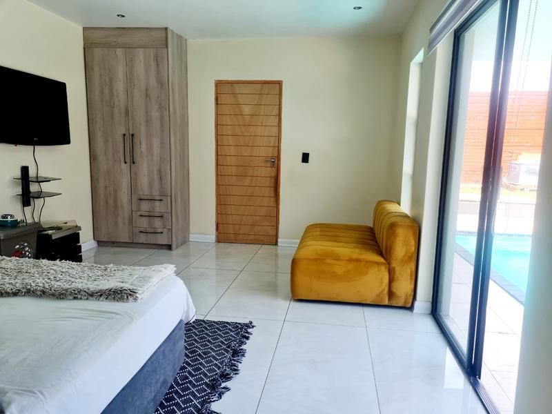 5 Bedroom Property for Sale in Glen Marais Gauteng