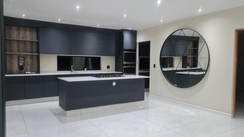 5 Bedroom Property for Sale in Glen Marais Gauteng