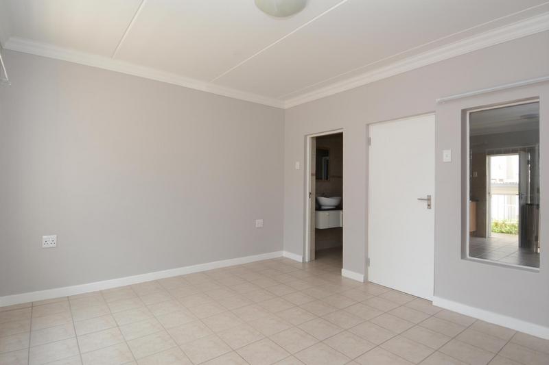 To Let 1 Bedroom Property for Rent in Buccleuch Gauteng