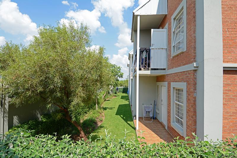 To Let 1 Bedroom Property for Rent in Buccleuch Gauteng