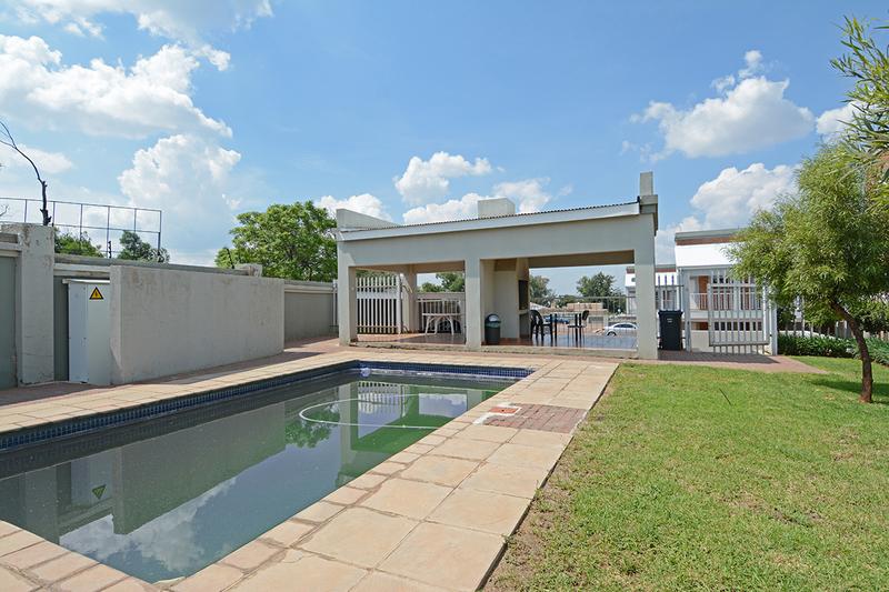 To Let 1 Bedroom Property for Rent in Buccleuch Gauteng