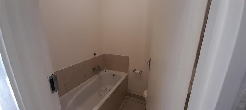 2 Bedroom Property for Sale in Buccleuch Gauteng