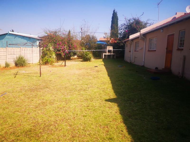 To Let 1 Bedroom Property for Rent in Van Riebeeck Park Gauteng
