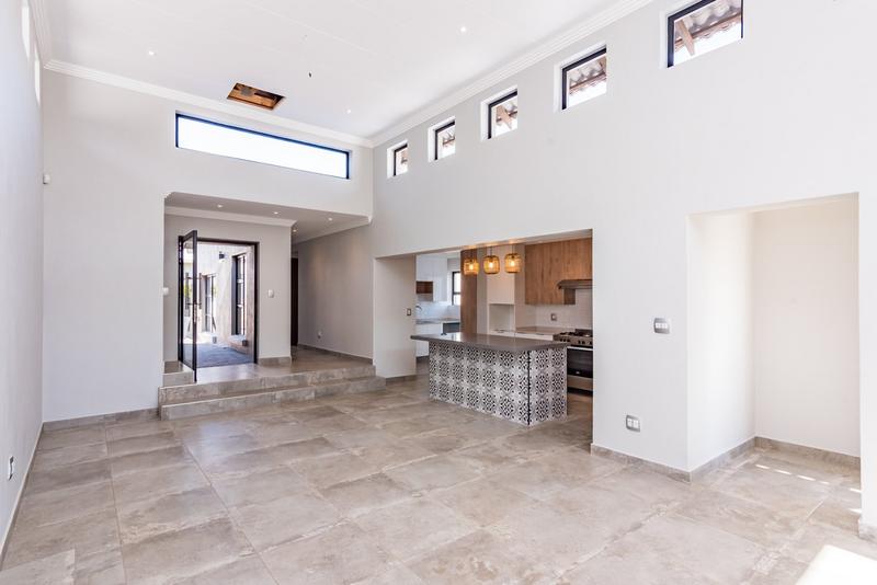 5 Bedroom Property for Sale in Chancliff Ridge Gauteng