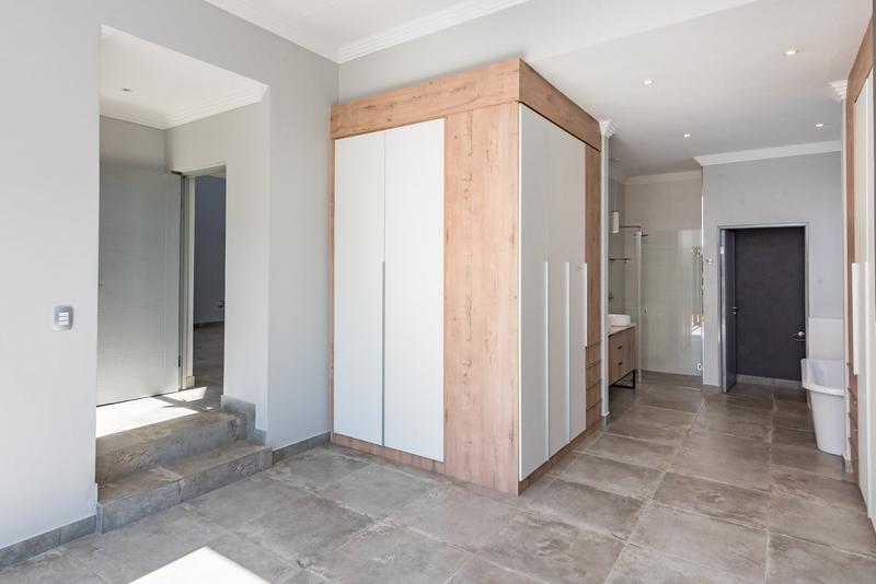 5 Bedroom Property for Sale in Chancliff Ridge Gauteng