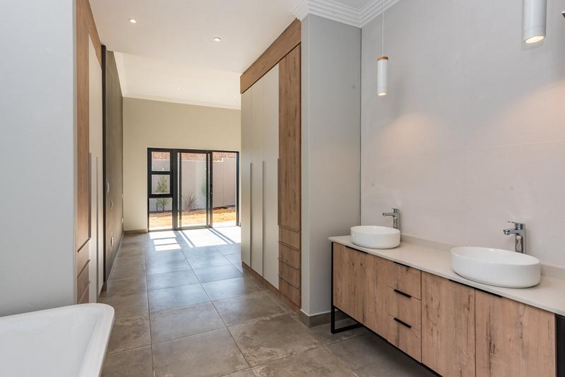 5 Bedroom Property for Sale in Chancliff Ridge Gauteng