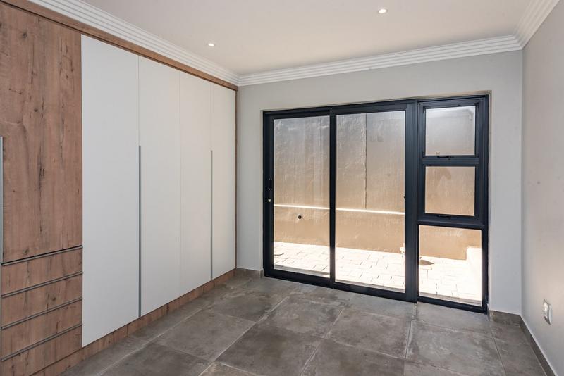 5 Bedroom Property for Sale in Chancliff Ridge Gauteng