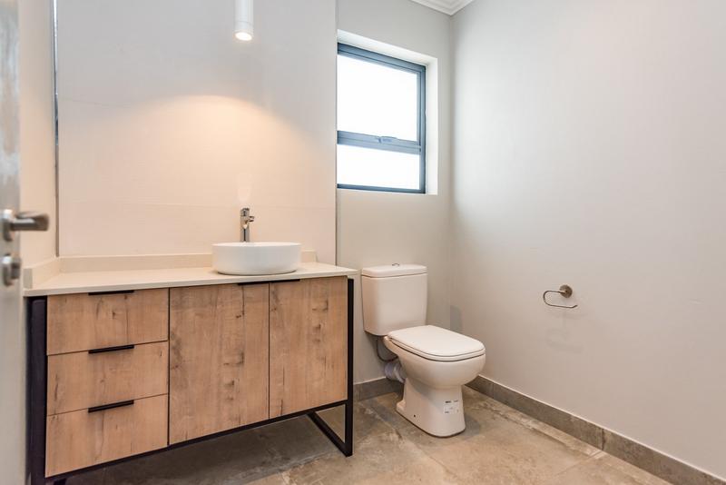 5 Bedroom Property for Sale in Chancliff Ridge Gauteng