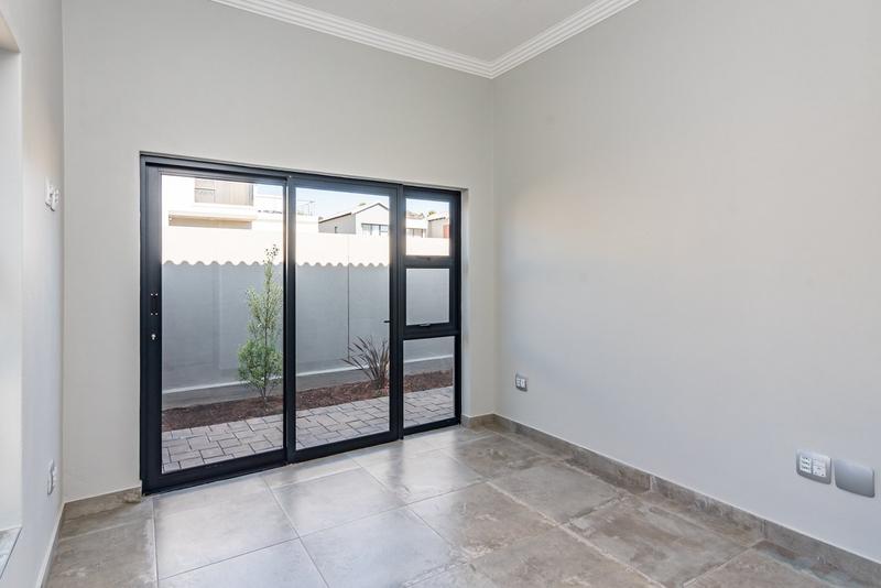 5 Bedroom Property for Sale in Chancliff Ridge Gauteng