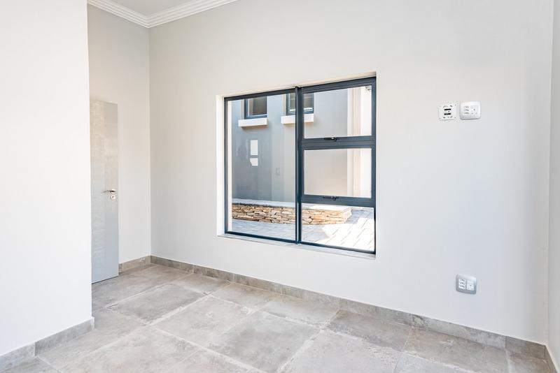 5 Bedroom Property for Sale in Chancliff Ridge Gauteng