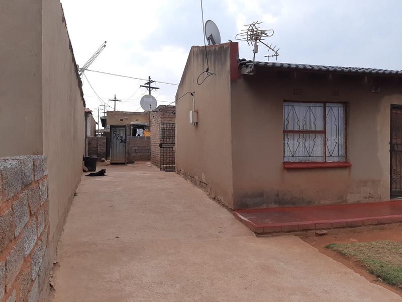 2 Bedroom Property for Sale in Zonkezizwe Gauteng