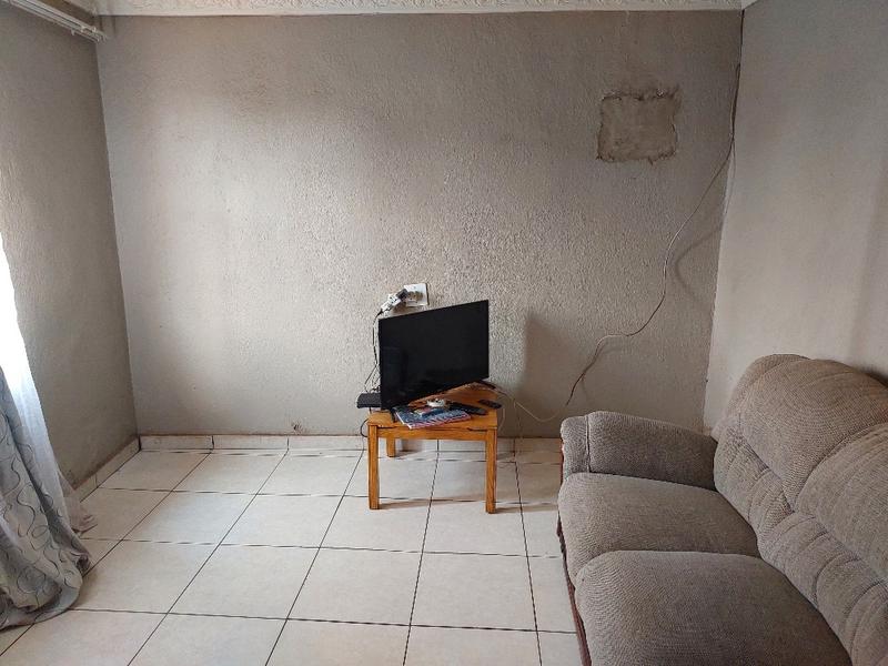 2 Bedroom Property for Sale in Zonkezizwe Gauteng