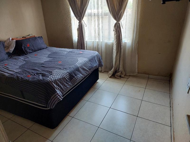 2 Bedroom Property for Sale in Zonkezizwe Gauteng
