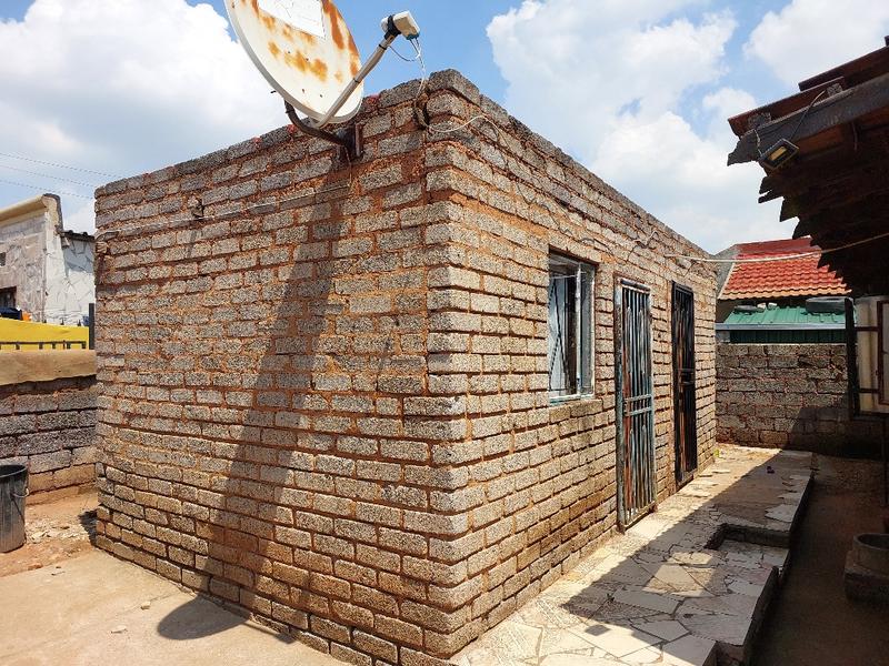 2 Bedroom Property for Sale in Zonkezizwe Gauteng