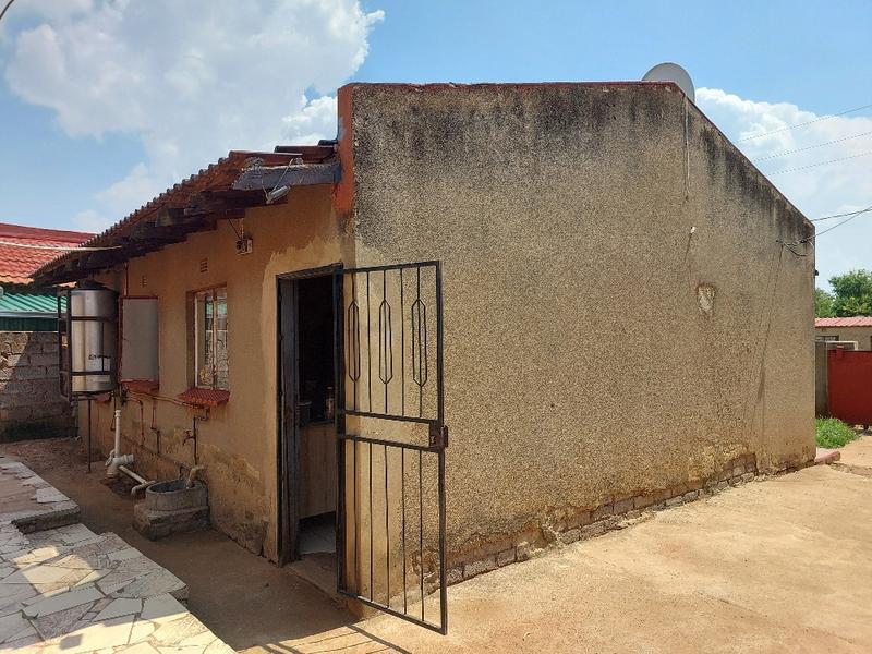 2 Bedroom Property for Sale in Zonkezizwe Gauteng