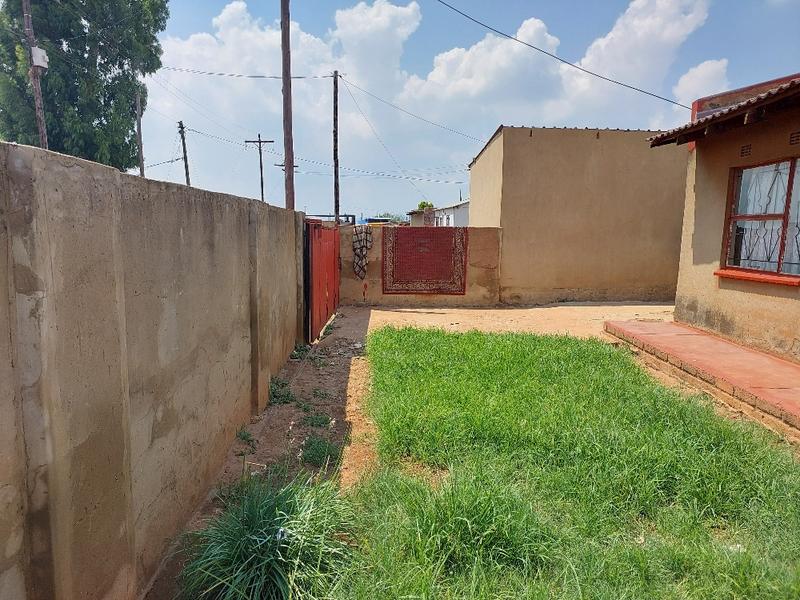 2 Bedroom Property for Sale in Zonkezizwe Gauteng
