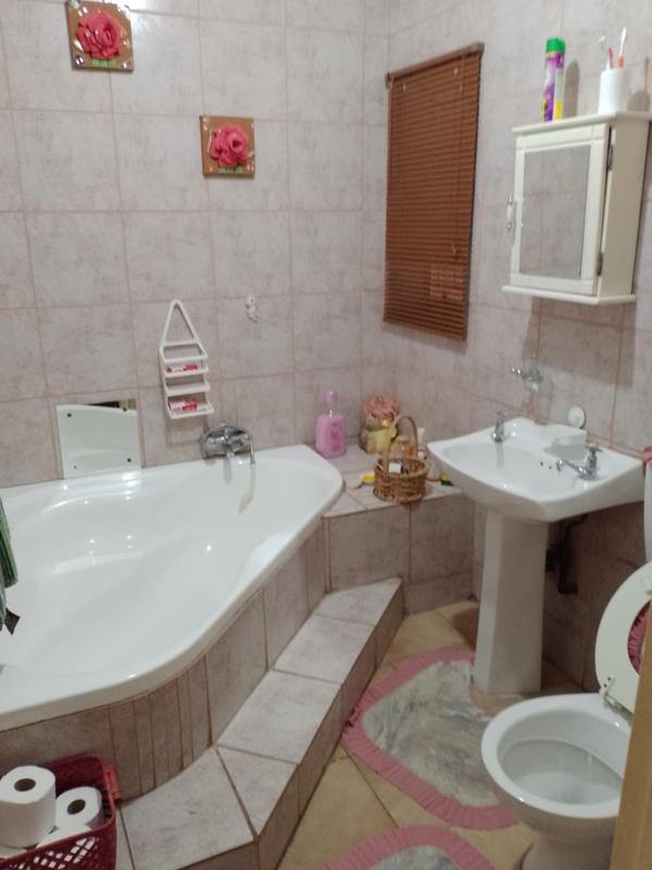 3 Bedroom Property for Sale in Bonanne Gauteng