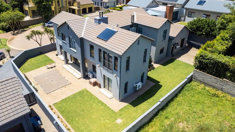 5 Bedroom Property for Sale in Copperleaf Estate Gauteng