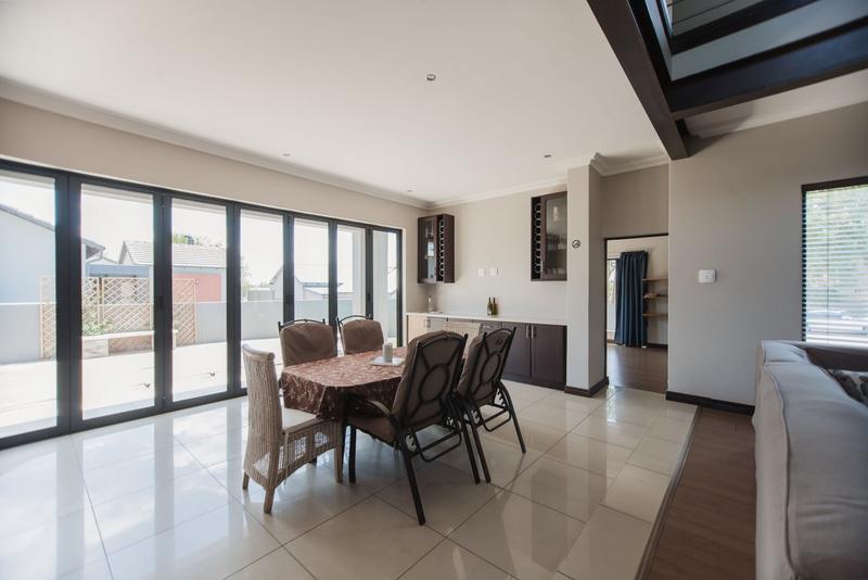 5 Bedroom Property for Sale in Copperleaf Estate Gauteng