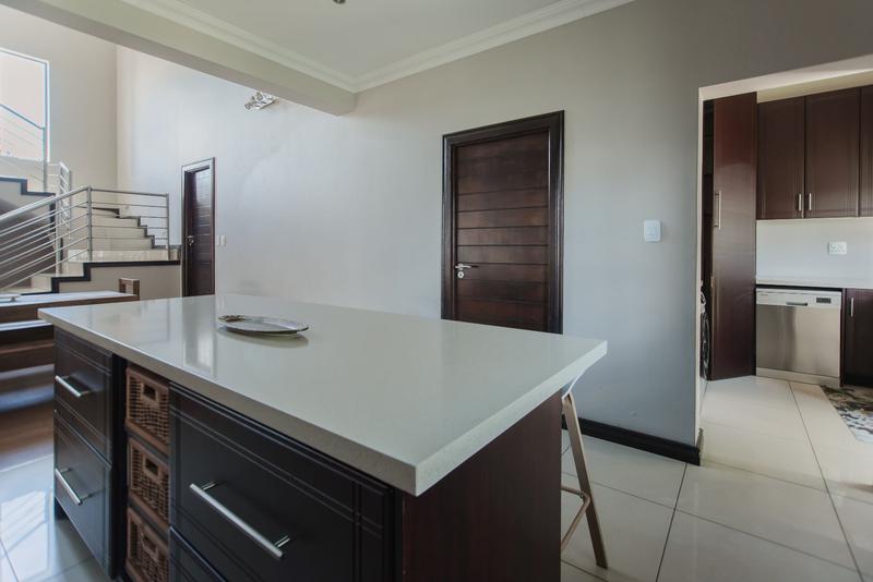 5 Bedroom Property for Sale in Copperleaf Estate Gauteng