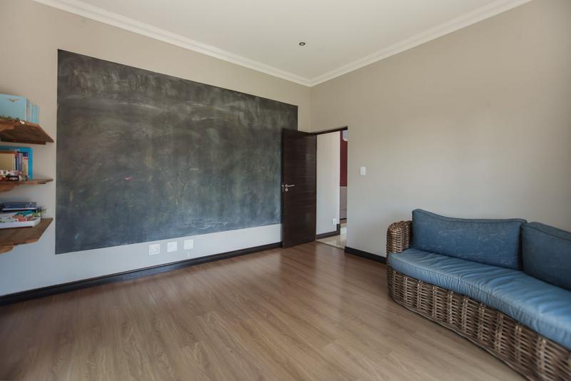 5 Bedroom Property for Sale in Copperleaf Estate Gauteng