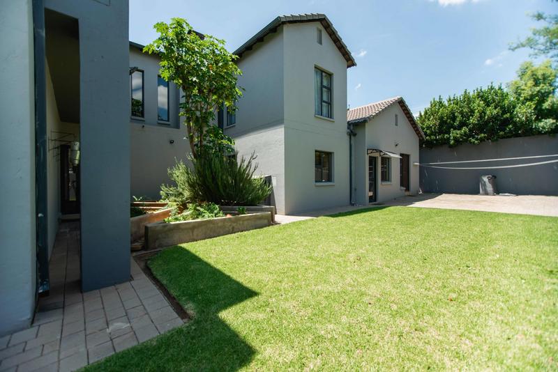 5 Bedroom Property for Sale in Copperleaf Estate Gauteng