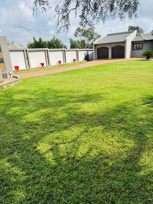 4 Bedroom Property for Sale in Robinpark Gauteng