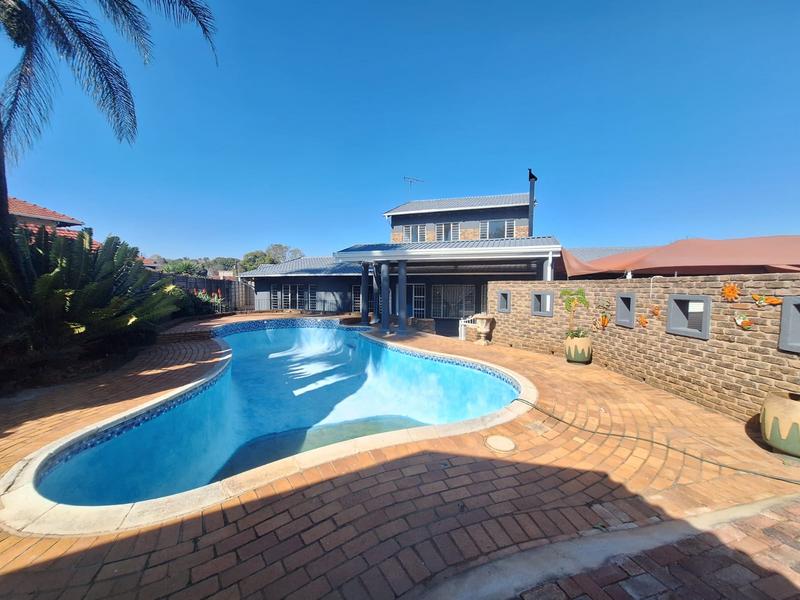 5 Bedroom Property for Sale in Doringkloof Gauteng