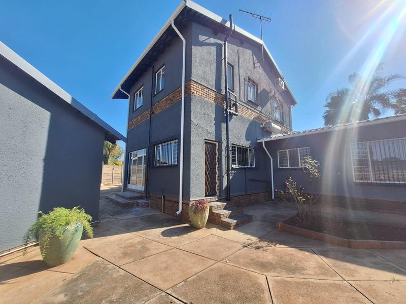5 Bedroom Property for Sale in Doringkloof Gauteng