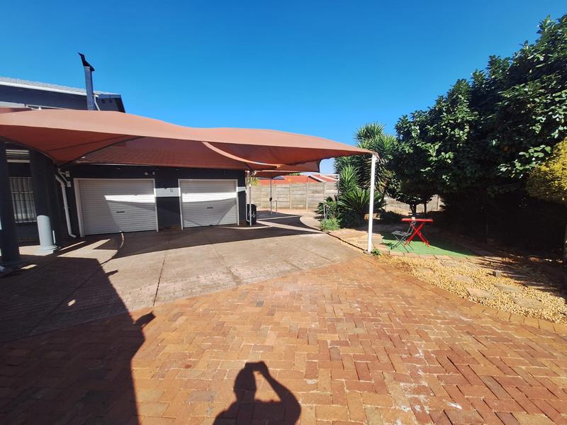 5 Bedroom Property for Sale in Doringkloof Gauteng