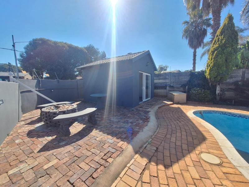 5 Bedroom Property for Sale in Doringkloof Gauteng