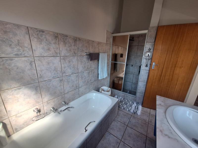 5 Bedroom Property for Sale in Doringkloof Gauteng