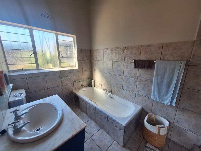 5 Bedroom Property for Sale in Doringkloof Gauteng