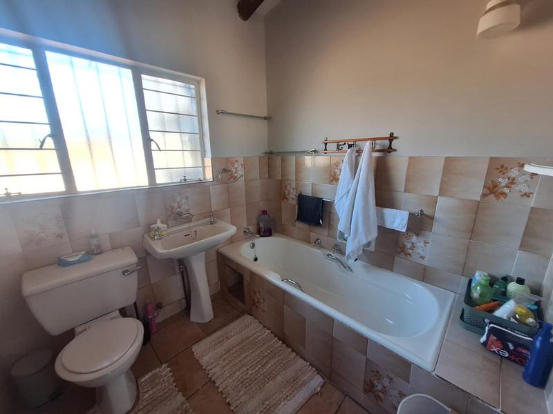 5 Bedroom Property for Sale in Doringkloof Gauteng