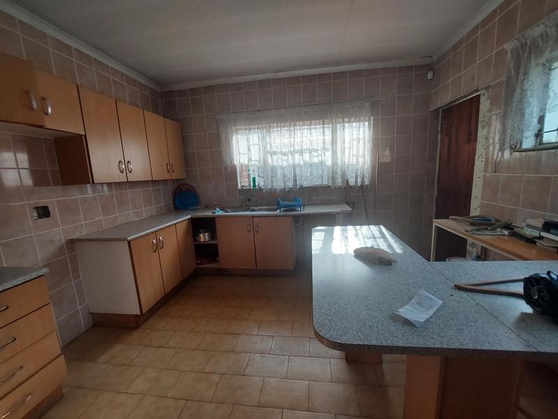 5 Bedroom Property for Sale in Laudium Gauteng