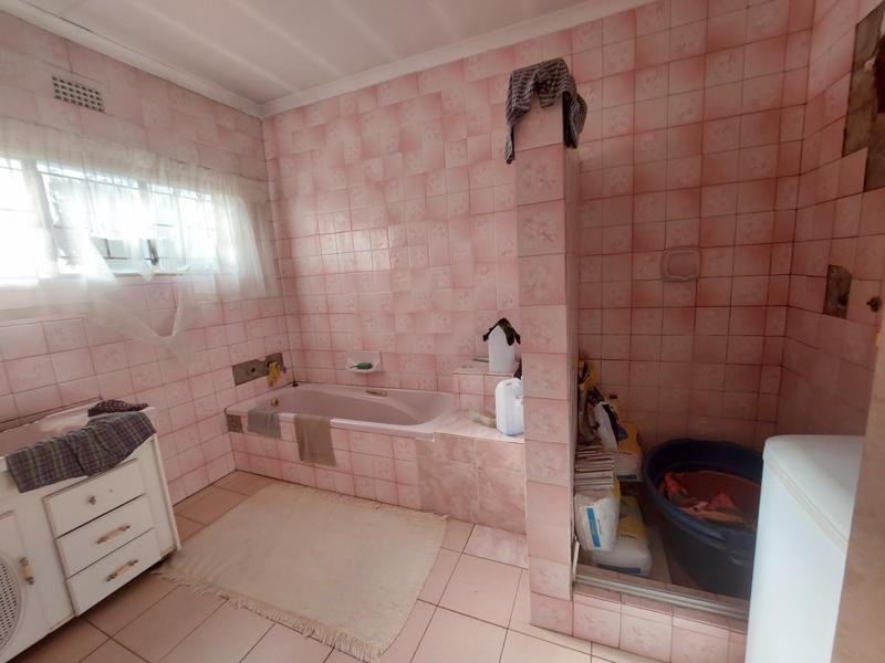 5 Bedroom Property for Sale in Laudium Gauteng