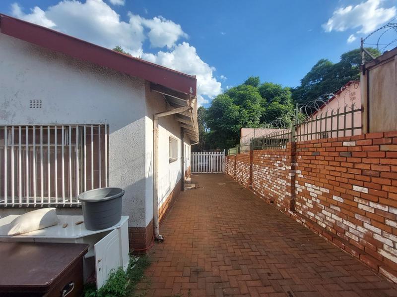5 Bedroom Property for Sale in Laudium Gauteng
