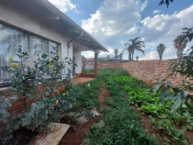 5 Bedroom Property for Sale in Laudium Gauteng