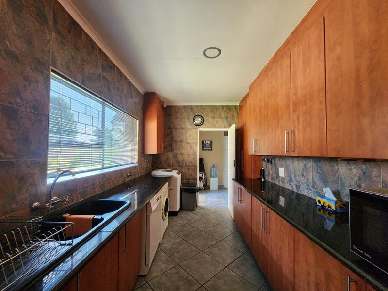 4 Bedroom Property for Sale in Robinpark Gauteng