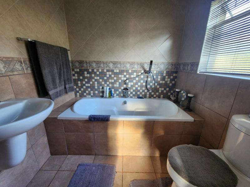 4 Bedroom Property for Sale in Robinpark Gauteng