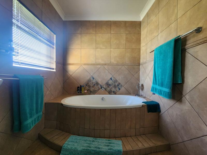 4 Bedroom Property for Sale in Robinpark Gauteng