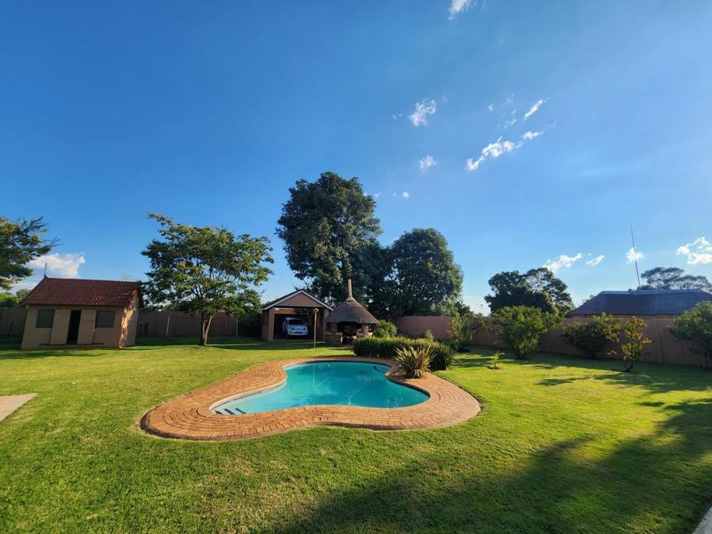 4 Bedroom Property for Sale in Robinpark Gauteng