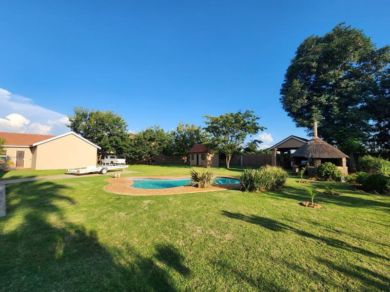 4 Bedroom Property for Sale in Robinpark Gauteng