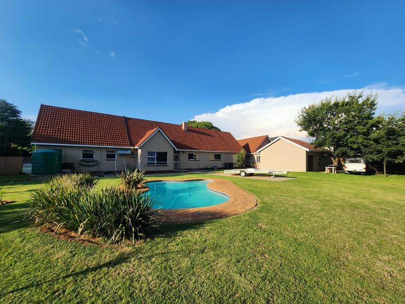 4 Bedroom Property for Sale in Robinpark Gauteng